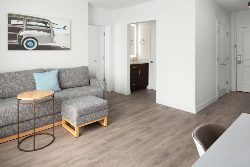 1 Bedroom Suite, 1 Queen, Sofa bed interior